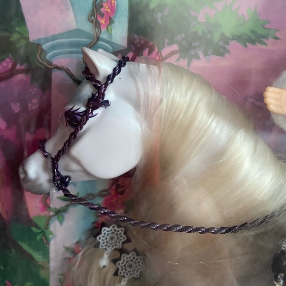 Vintage Royal Romance Barbie Doll with White Stallion 1999 NRFB - Picture 8 of 8